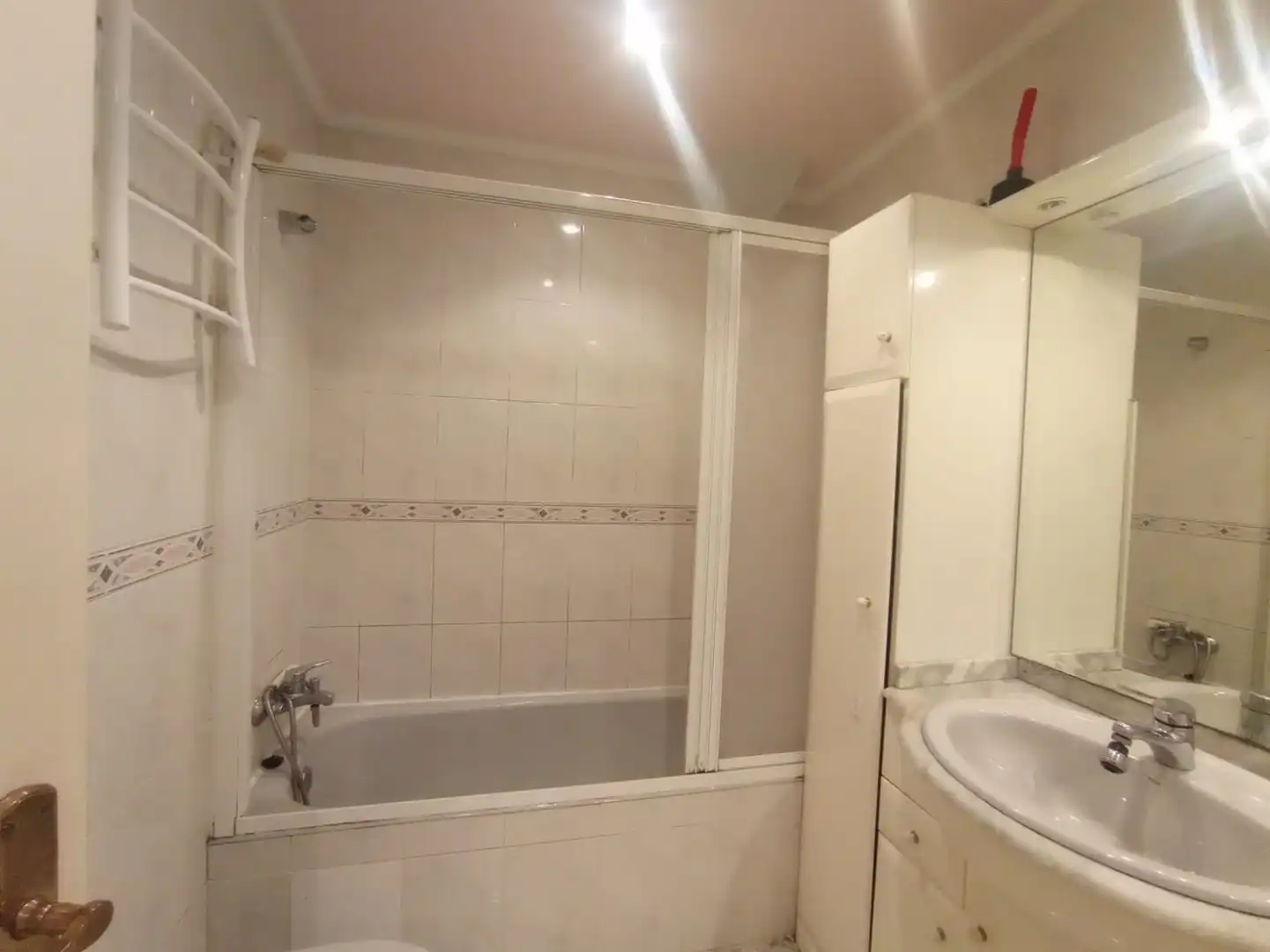 Bathroom of Flat for rent in Bilbao   with Heating and Balcony