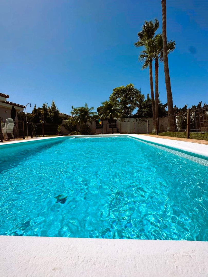 Piscina de Casa o xalet en venda en Chiclana de la Frontera amb Aire condicionat, Jardí privat i Piscina