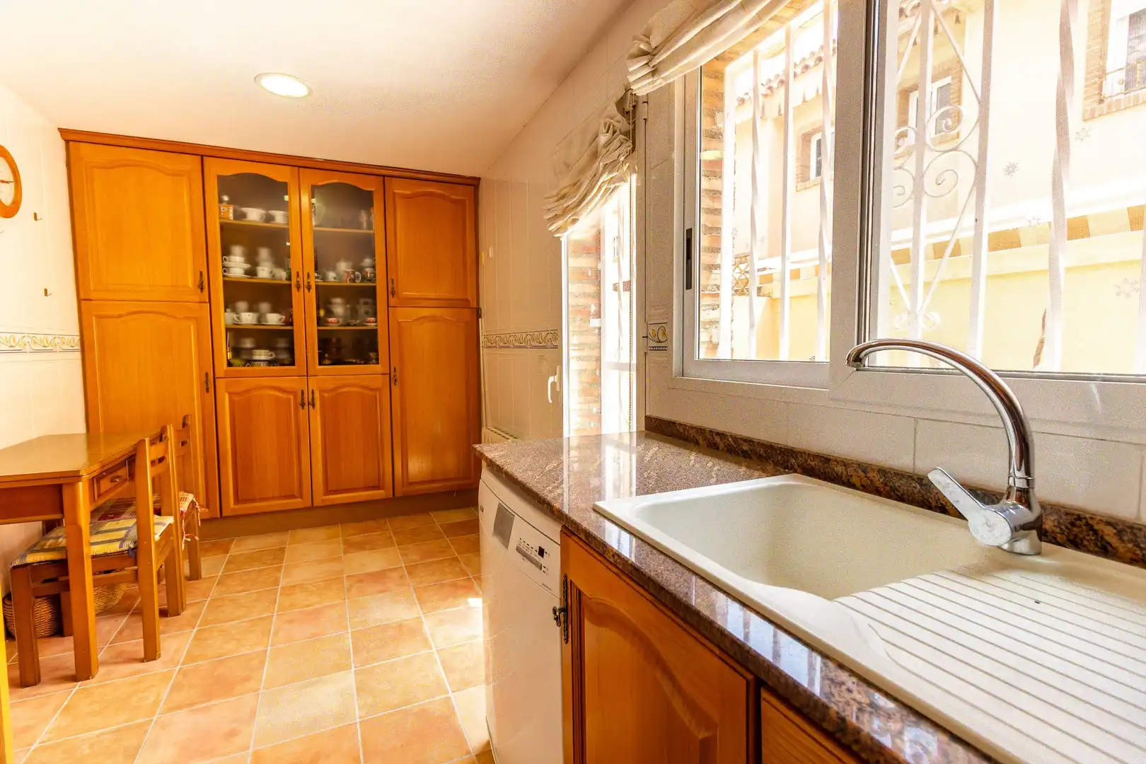 Cuina de Casa adosada en venda en Sagunto / Sagunt amb Aire condicionat, Calefacció i Terrassa