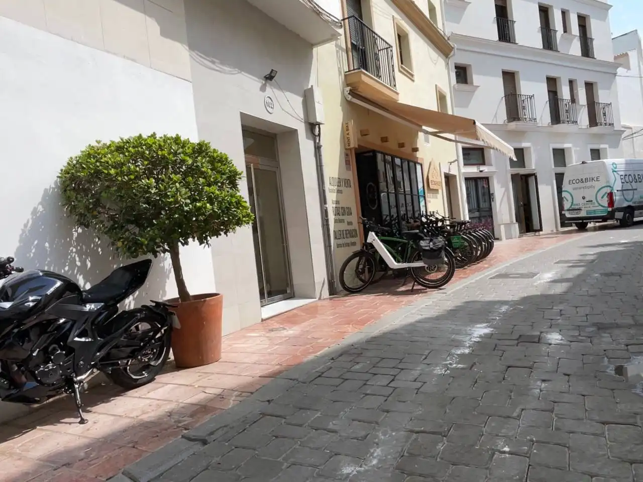 Vista exterior de Pis en venda en Estepona amb Aire condicionat, Calefacció i Moblat