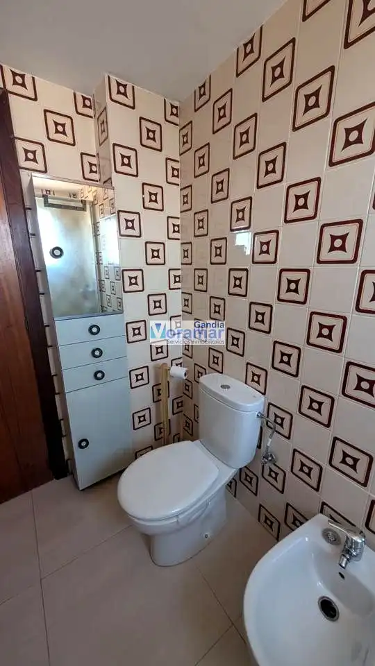 Baño de Apartamento de alquiler en Gandia con Aire acondicionado y Amueblado