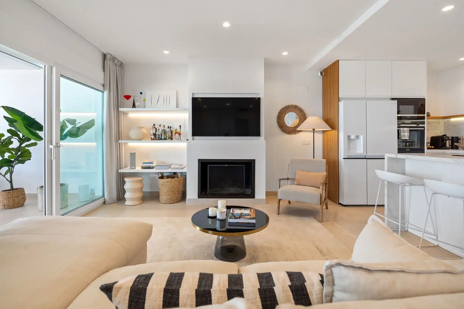 Casa aparellada amb piscina en venda a Urbanizacion los Altos de los Monteros 11, imagen 3