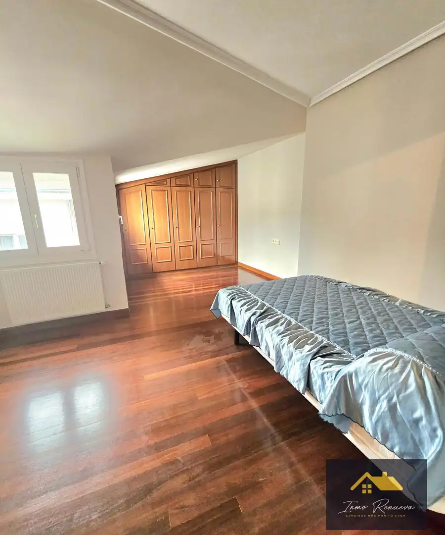 Habitación de Ático en venta en Santurtzi  con Calefacción, Trastero y Balcón