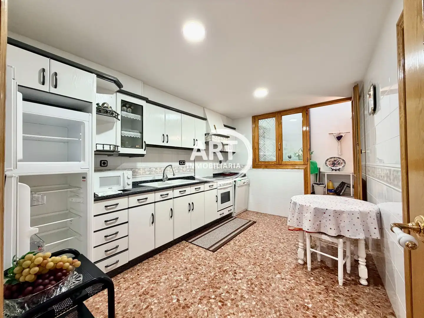 Cuina de Casa o xalet en venda en Cedrillas amb Calefacció, Terrassa i Traster