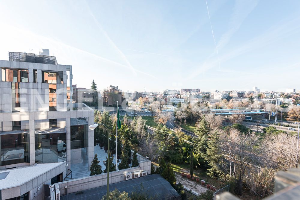 Exterior view of Apartment for sale in  Madrid Capital  with Heating, Private garden and Terrace