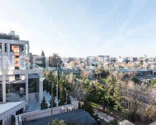 Exterior view of Apartment for sale in  Madrid Capital  with Heating, Private garden and Terrace