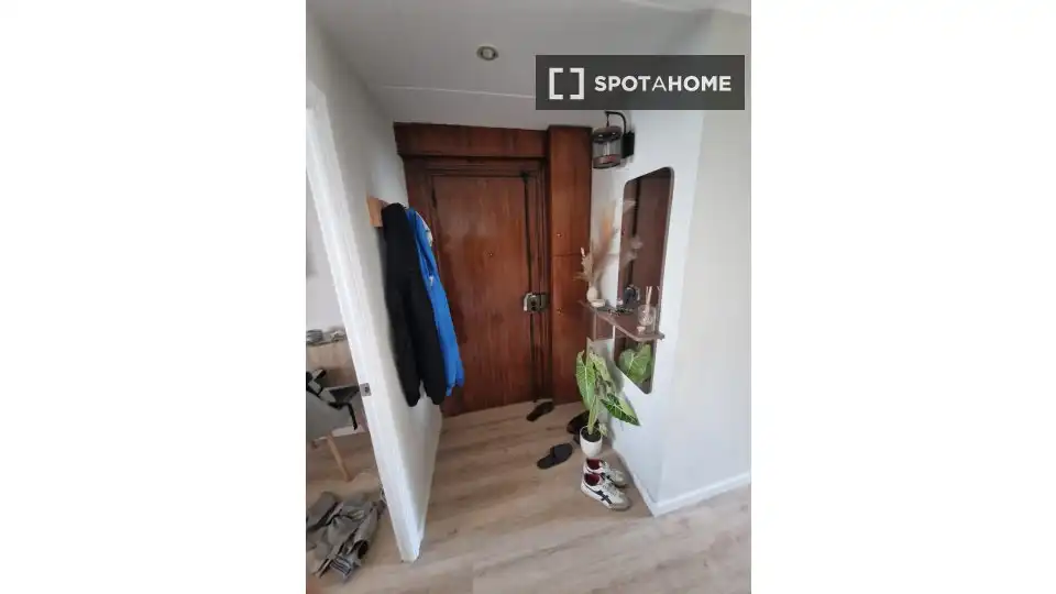 Flat for share in Barcelona  with Air Conditioner, Heating and Furnished