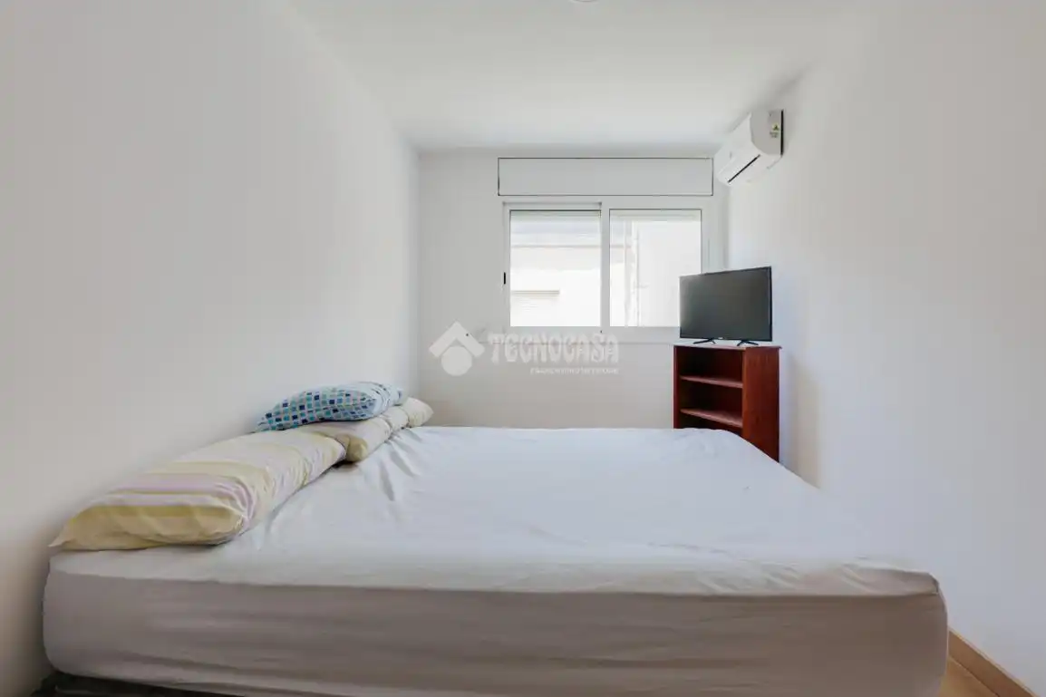 Habitación de Casa adosada en venta en Terrassa con Aire acondicionado, Terraza y Trastero