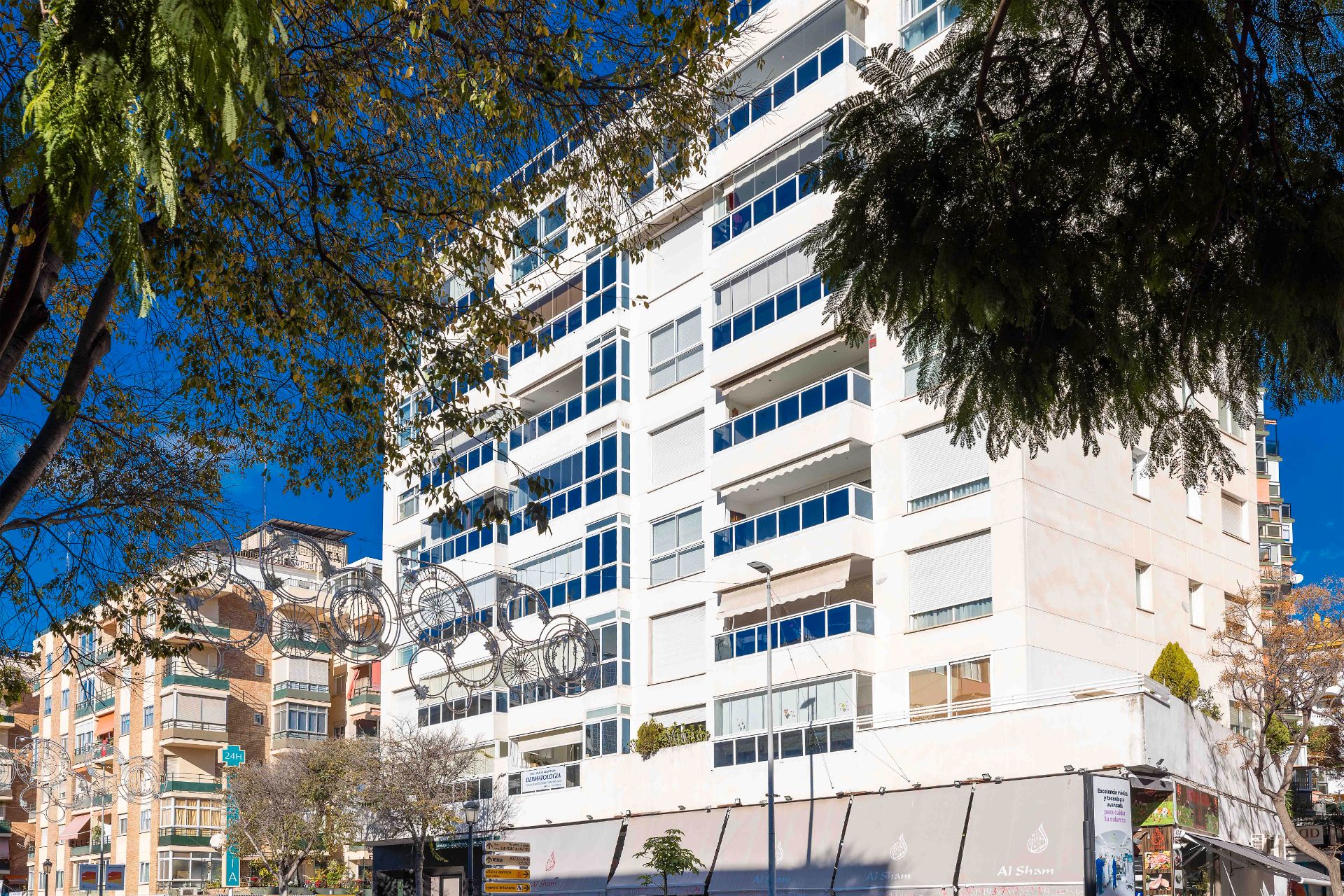 Vista exterior de Àtic en venda en Marbella amb Aire condicionat, Calefacció i Terrassa