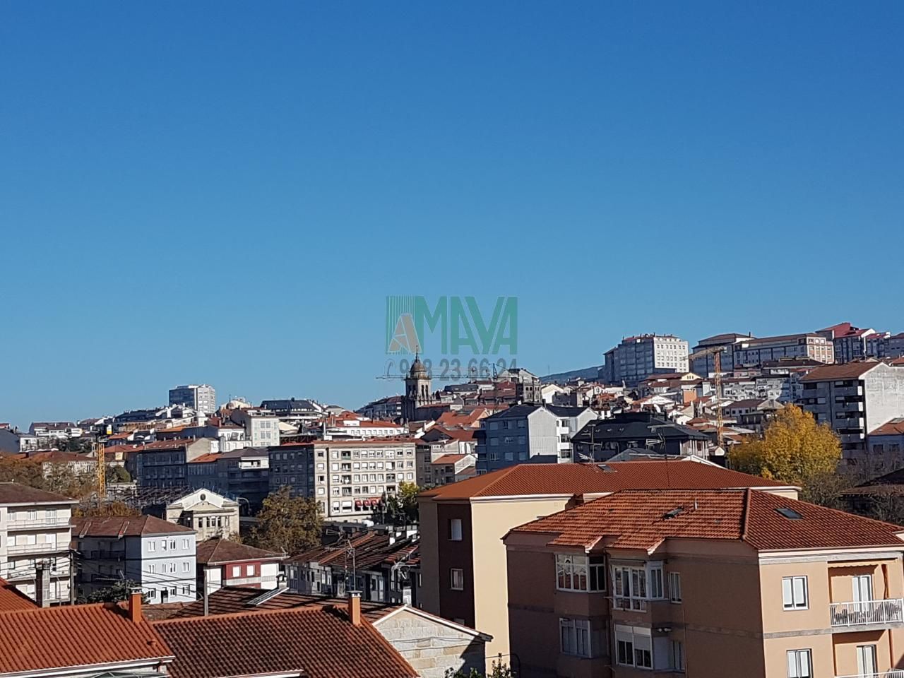 Vista exterior de Pis en venda en Ourense Capital  amb Calefacció, Parquet i Traster