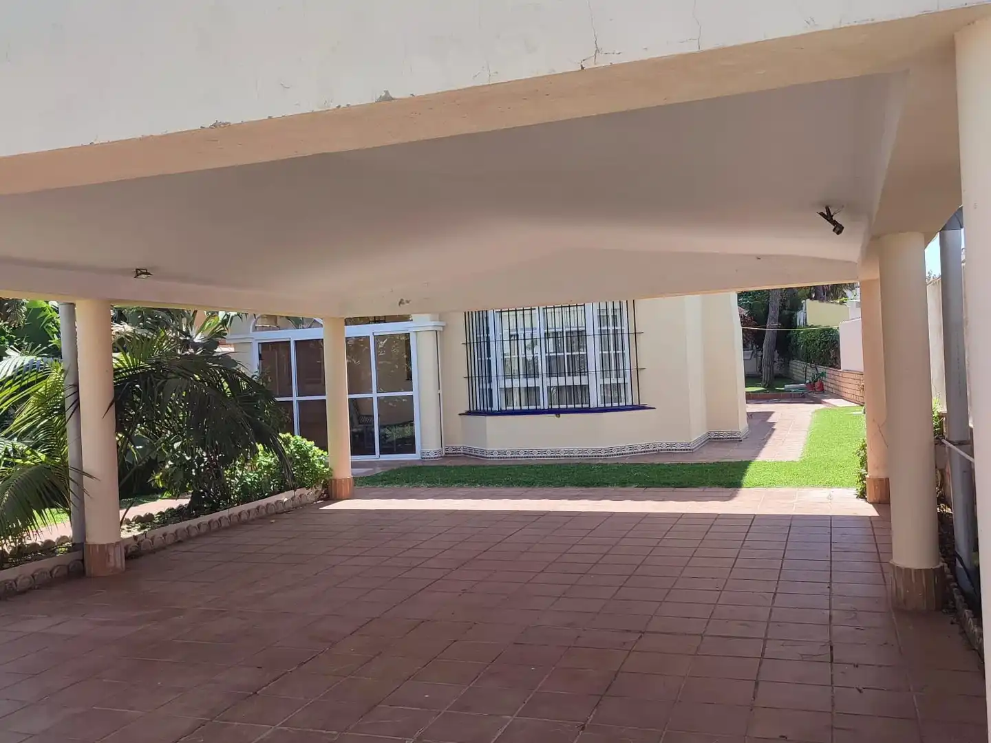 Vista exterior de Casa o chalet en venta en Chiclana de la Frontera con Aire acondicionado, Calefacción y Piscina