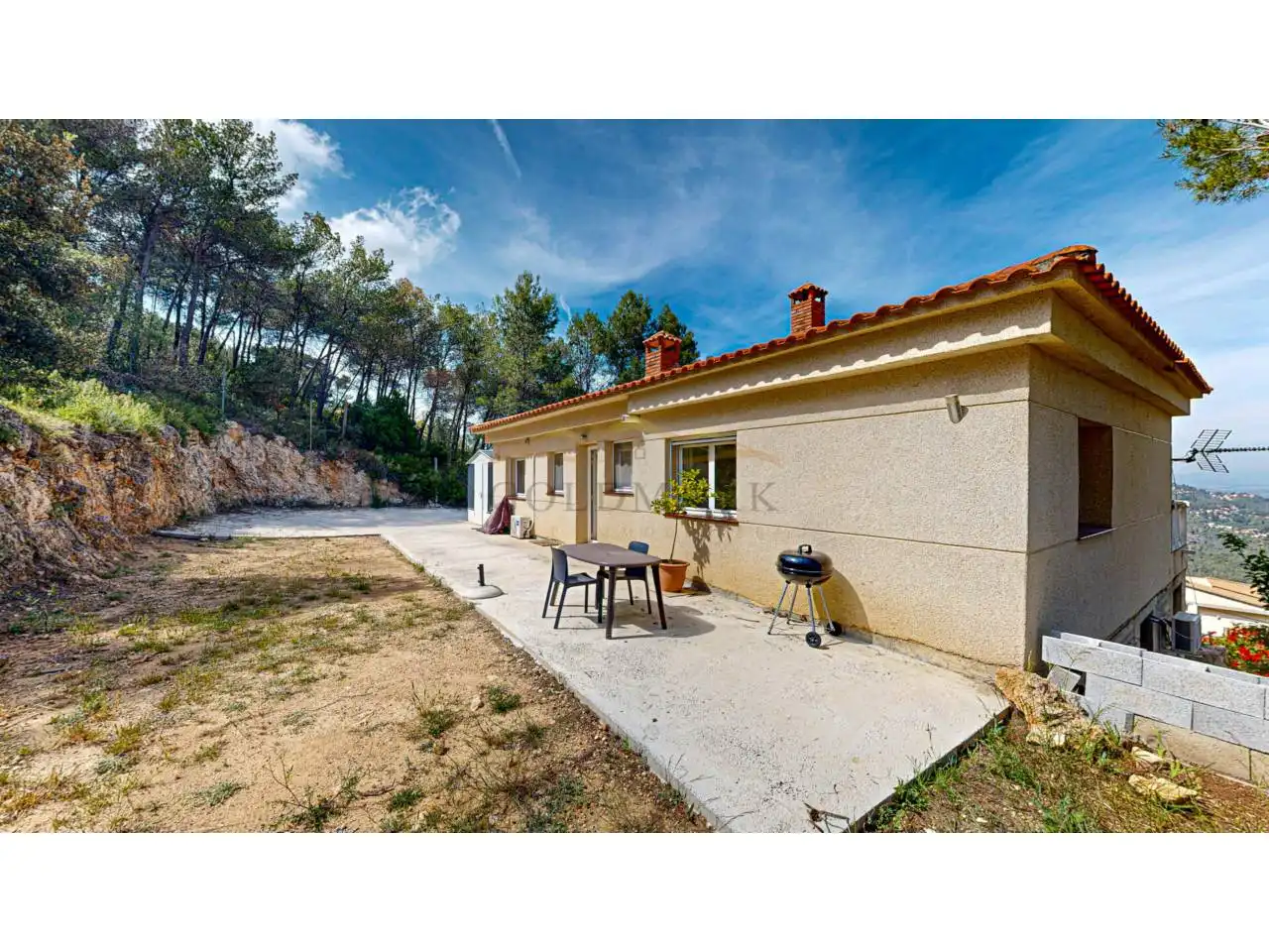 Vista exterior de Casa o xalet en venda en Corbera de Llobregat amb Aire condicionat, Jardí privat i Terrassa