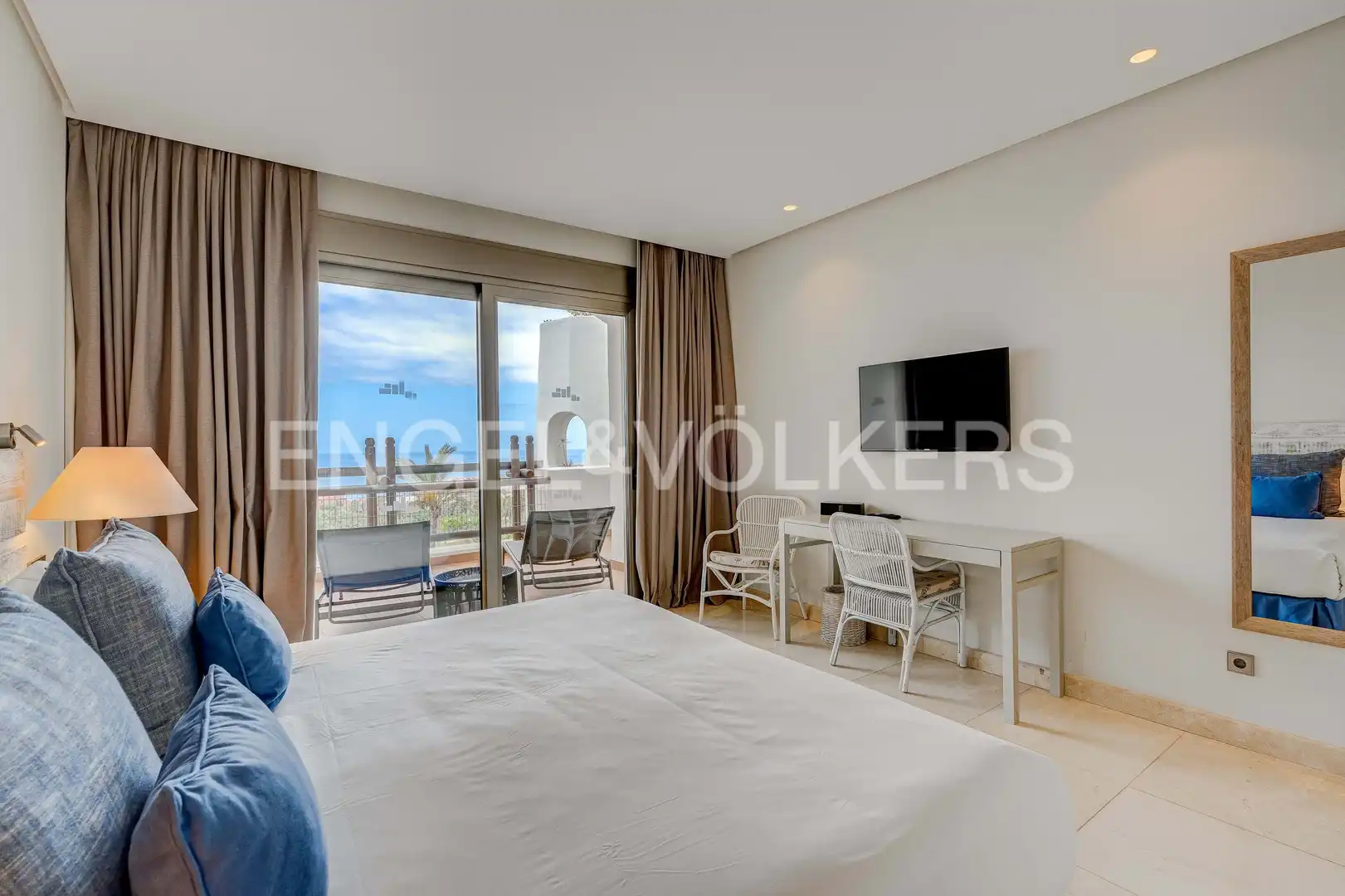 Habitación de Piso en venta en Guía de Isora con Aire acondicionado, Terraza y Piscina