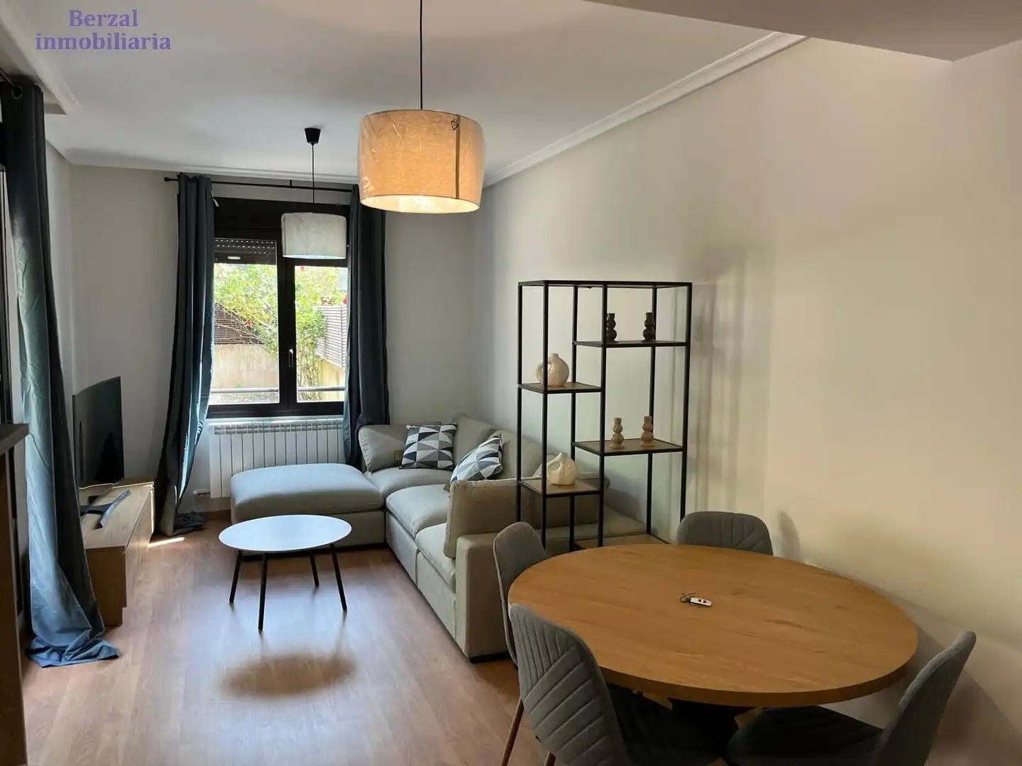 Wohnzimmer von Erdgeschoss zum Verkauf in Lardero mit Heizung, Privatgarten und Gemeinschaftspool