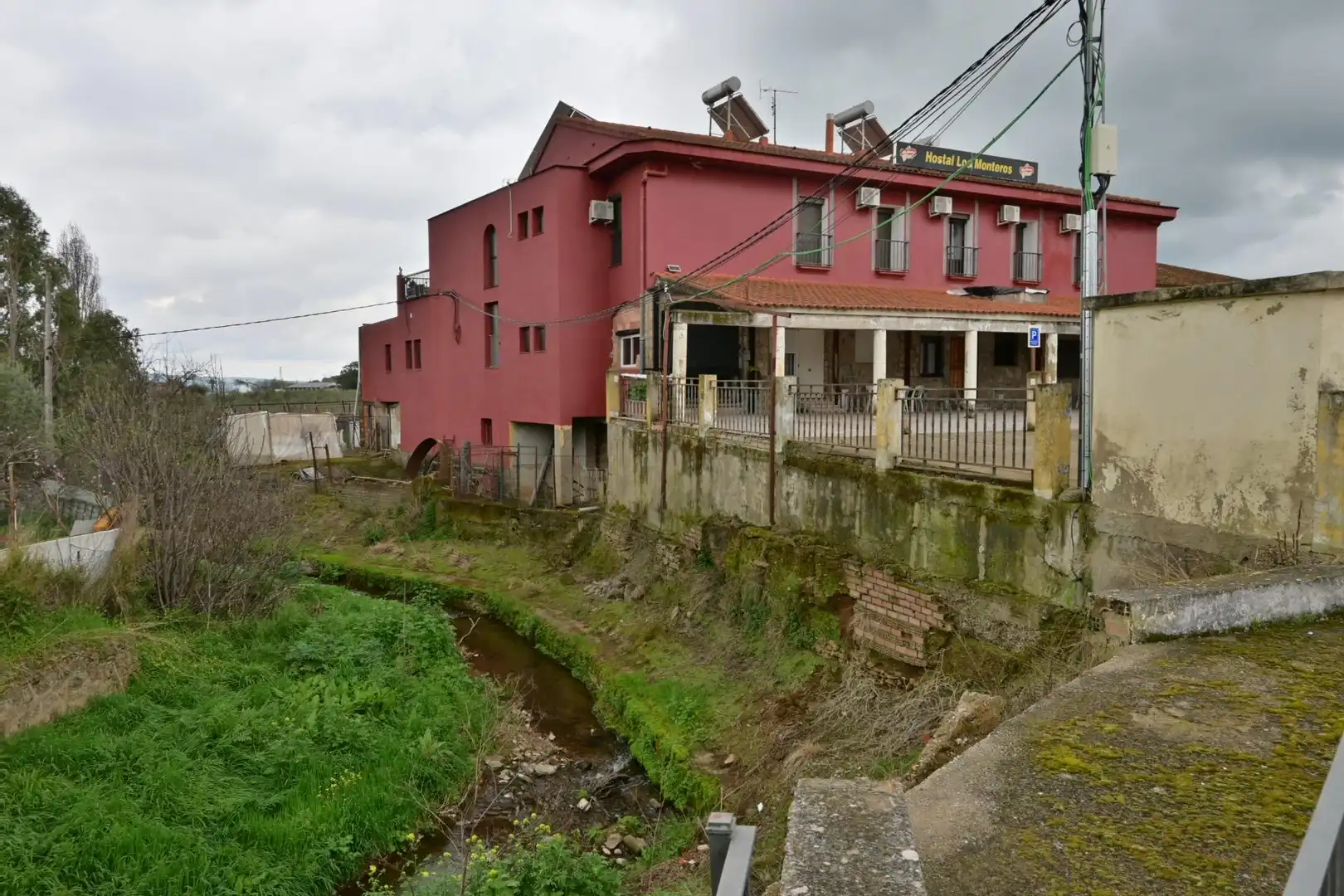 Vista exterior de Finca rústica en venda en Las Navas de la Concepción amb Jardí privat, Terrassa i Moblat