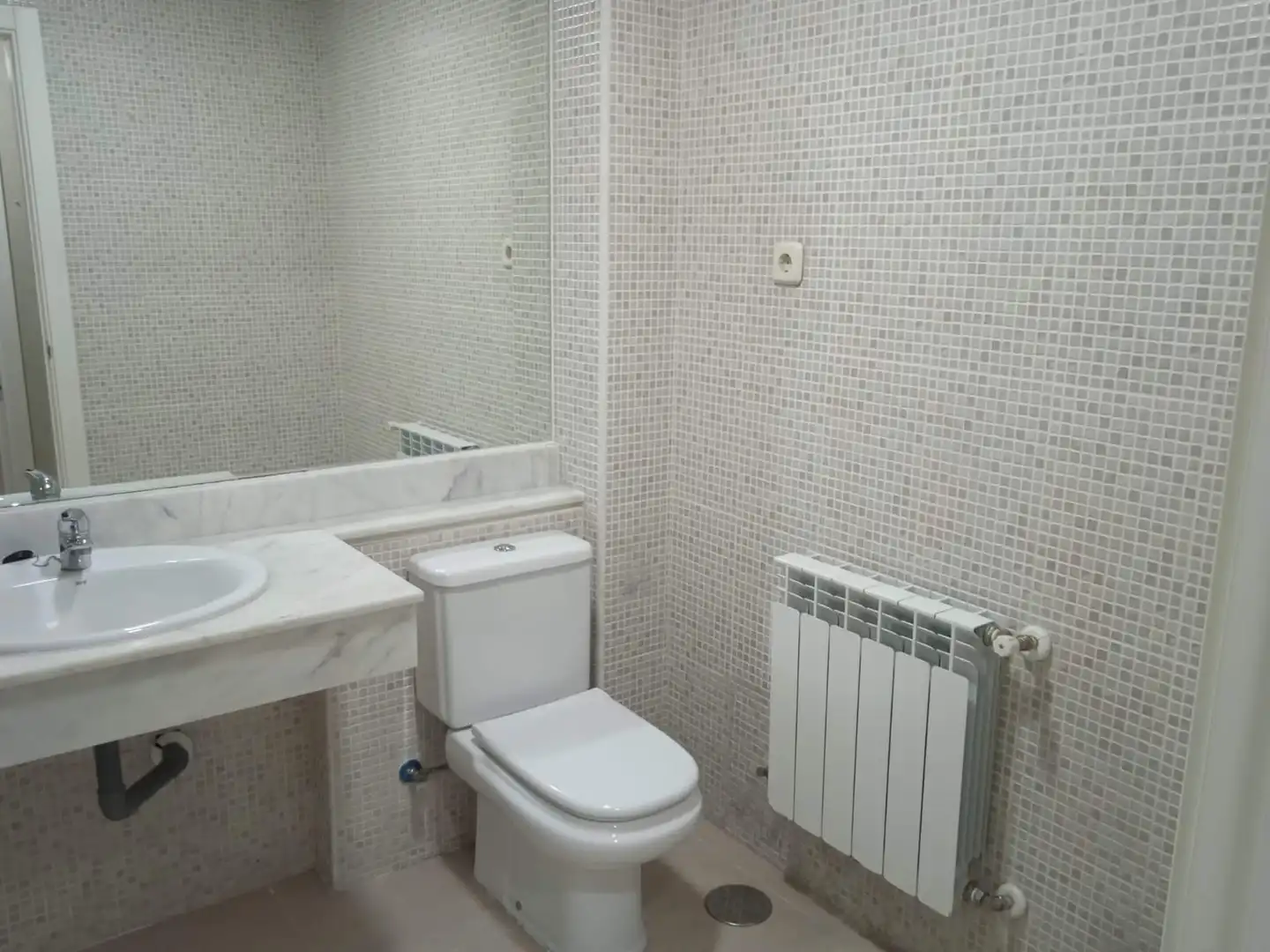Bany de Casa o xalet en venda en Santo Domingo-Caudilla amb Calefacció i Terrassa