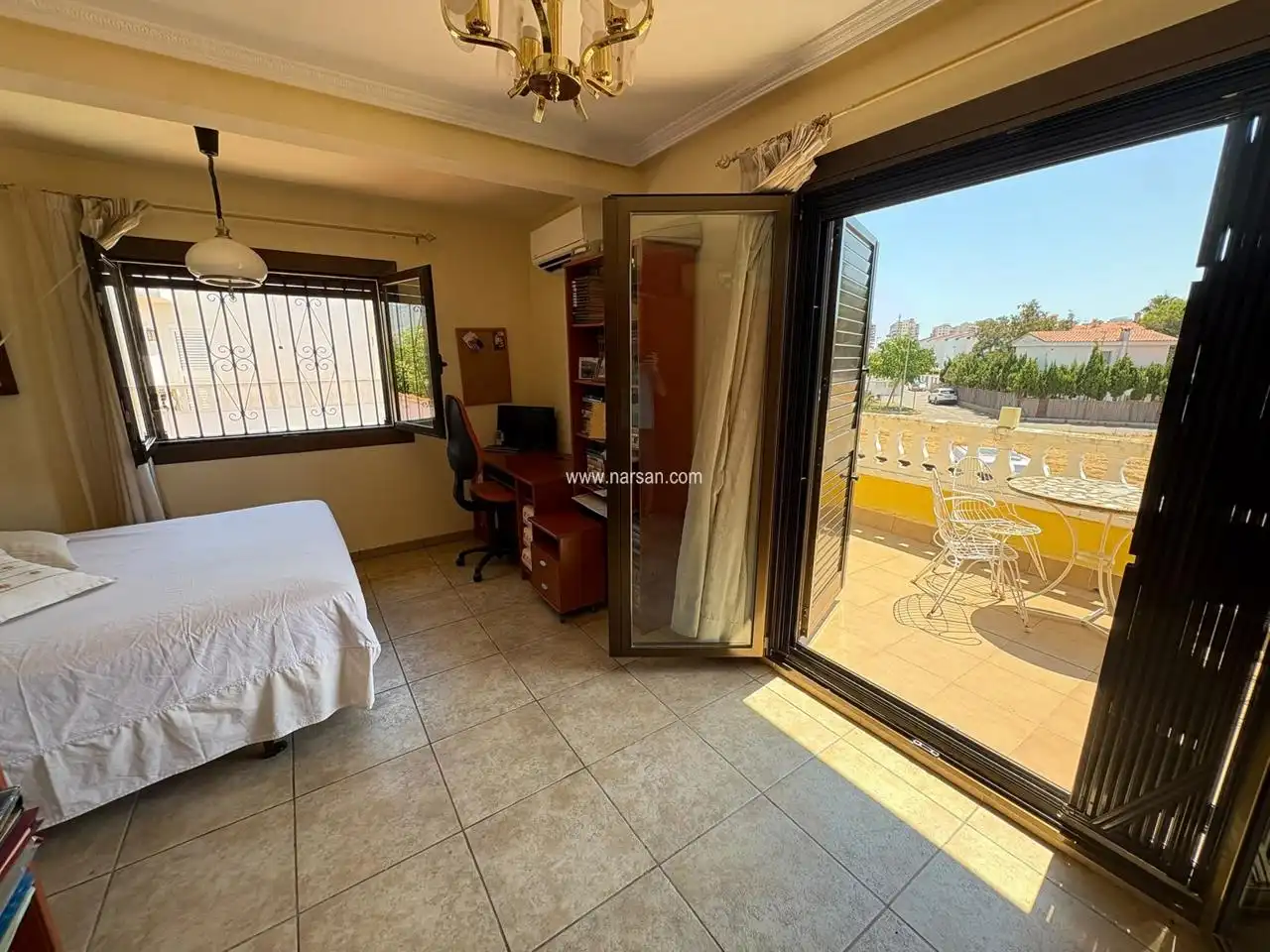 Dormitori de Casa adosada en venda en Benicasim / Benicàssim amb Aire condicionat, Jardí privat i Terrassa