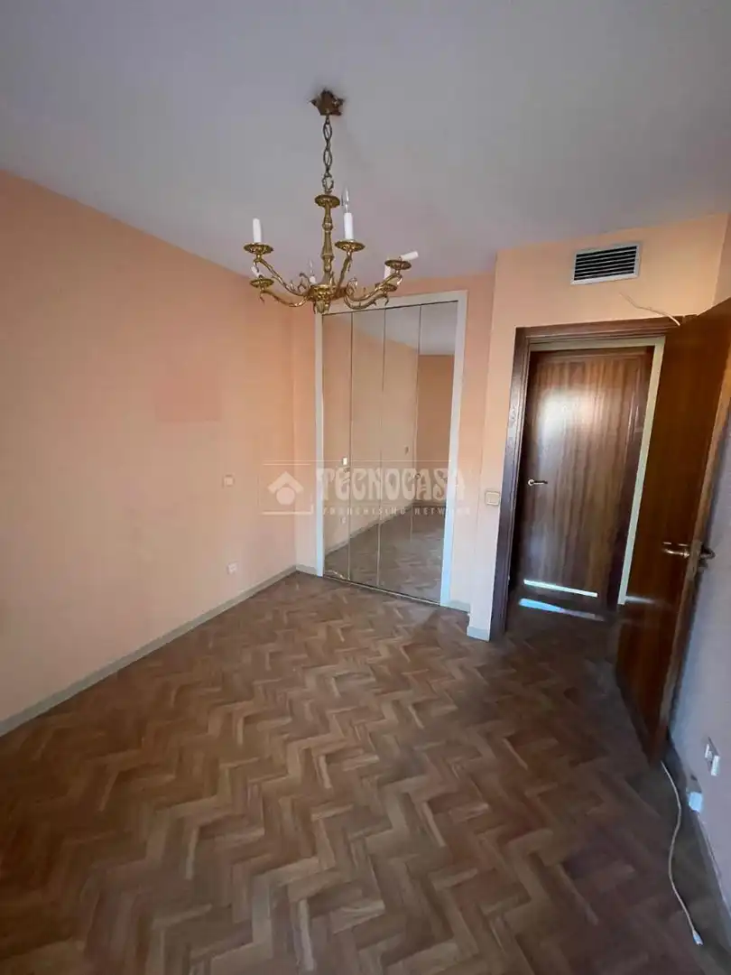 Habitación de Piso en venta en Madrid con Calefacción y Terraza