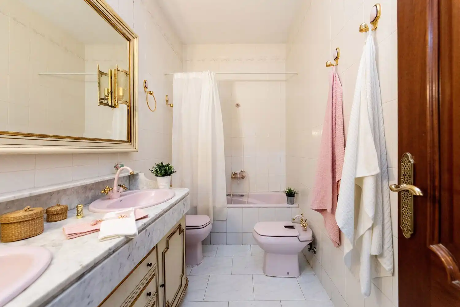 Bathroom of Houses for sale in Córdoba  with Air Conditioner, Private garden and Terrace