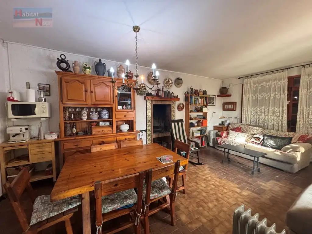Sala d'estar de Casa o xalet en venda en La Bisbal del Penedès amb Moblat i Forn