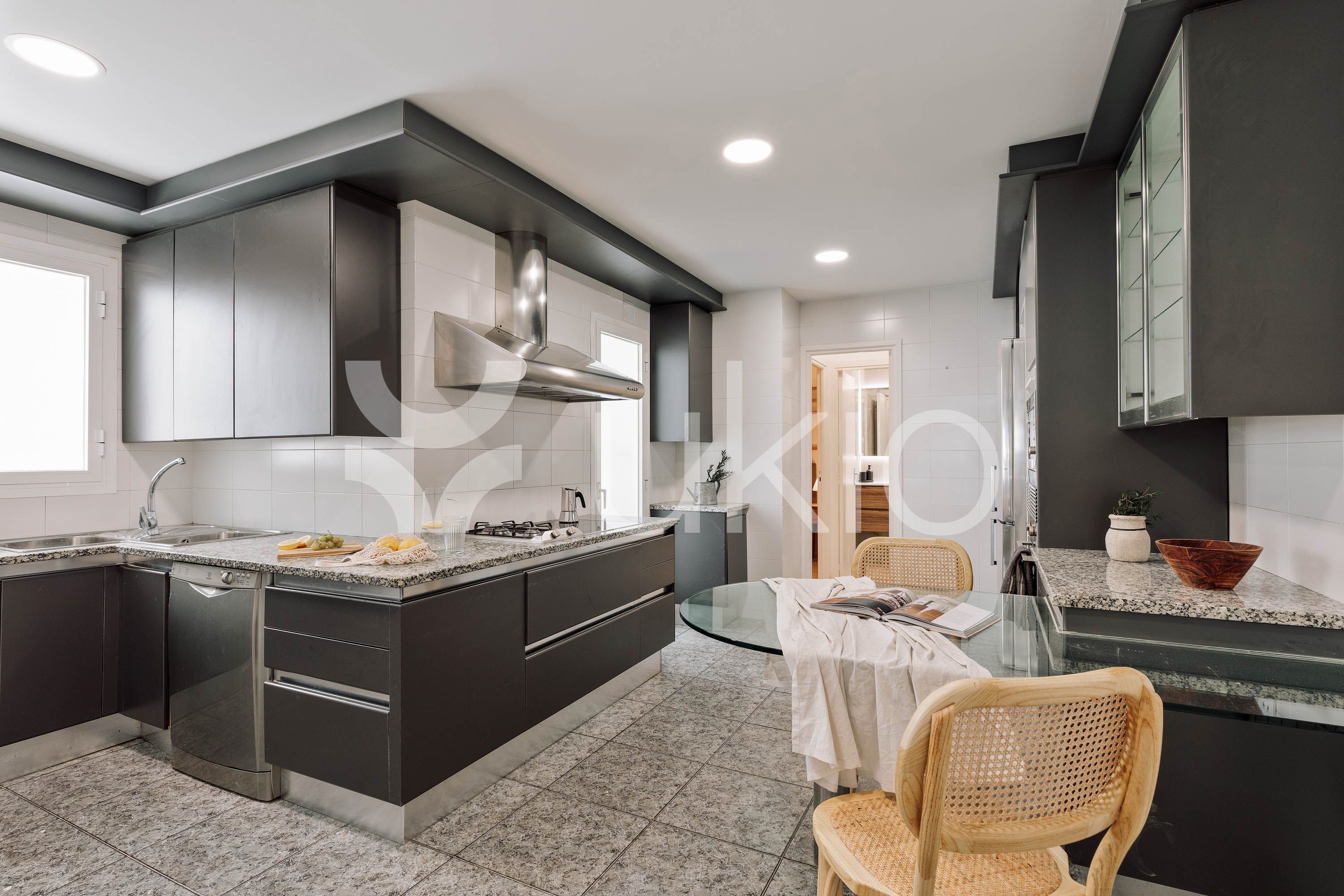 Cuina de Apartament de lloguer en  Barcelona Capital amb Aire condicionat, Calefacció i Moblat