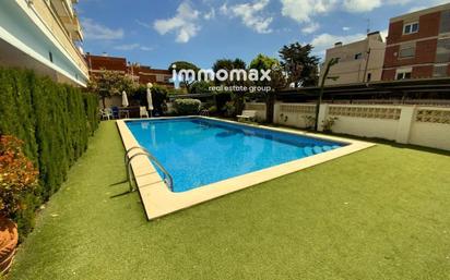 Swimming pool of Flat for sale in Castelldefels  with Air Conditioner, Terrace and Swimming Pool