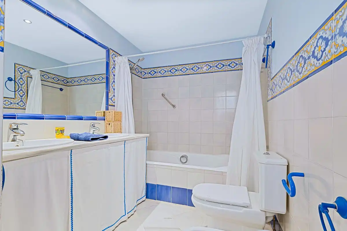 Badezimmer von Haus oder Chalet zum Verkauf in Marbella mit Terrasse und Gemeinschaftspool
