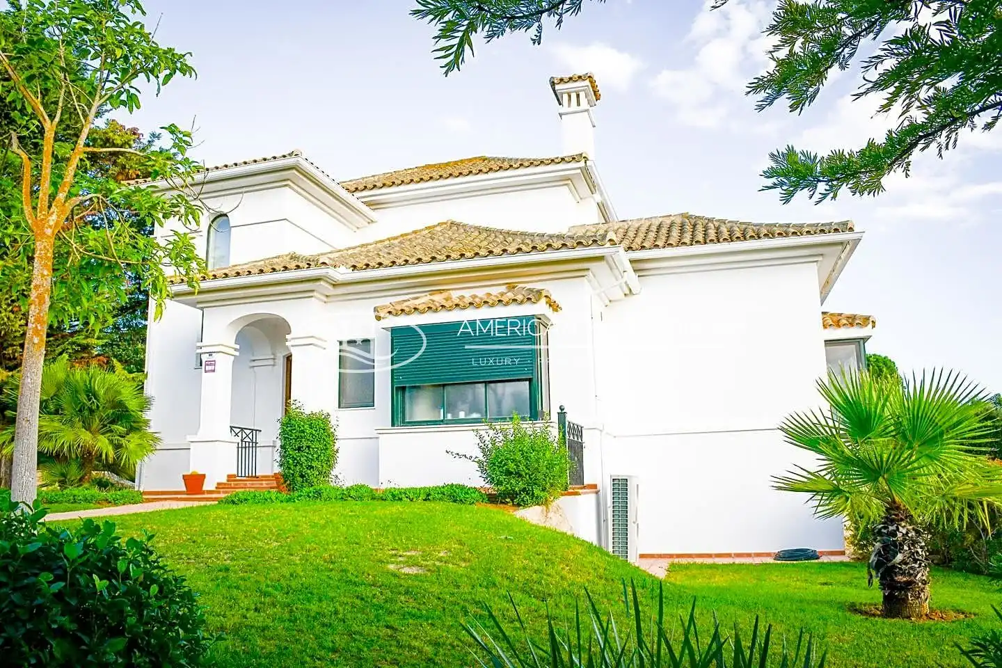Vista exterior de Casa o xalet en venda en Arcos de la Frontera amb Aire condicionat, Calefacció i Jardí privat