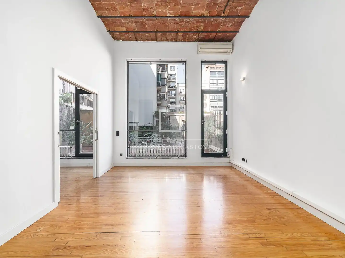 Exterior view of Flat for sale in Barcelona  with Air Conditioner, Terrace and Storage room