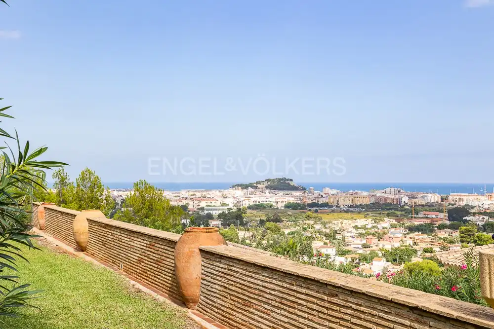 Vista exterior de Casa o xalet de lloguer en Dénia amb Aire condicionat, Calefacció i Jardí privat