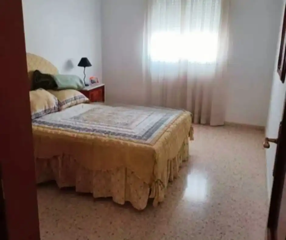 Schlafzimmer von Einfamilien-Reihenhaus zum Verkauf in San Bartolomé de la Torre mit Heizung, Terrasse und Abstellraum