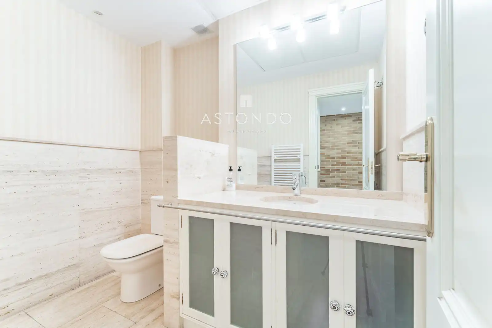 Baño de Casa adosada en venta en Madrid con Aire acondicionado, Calefacción y Terraza