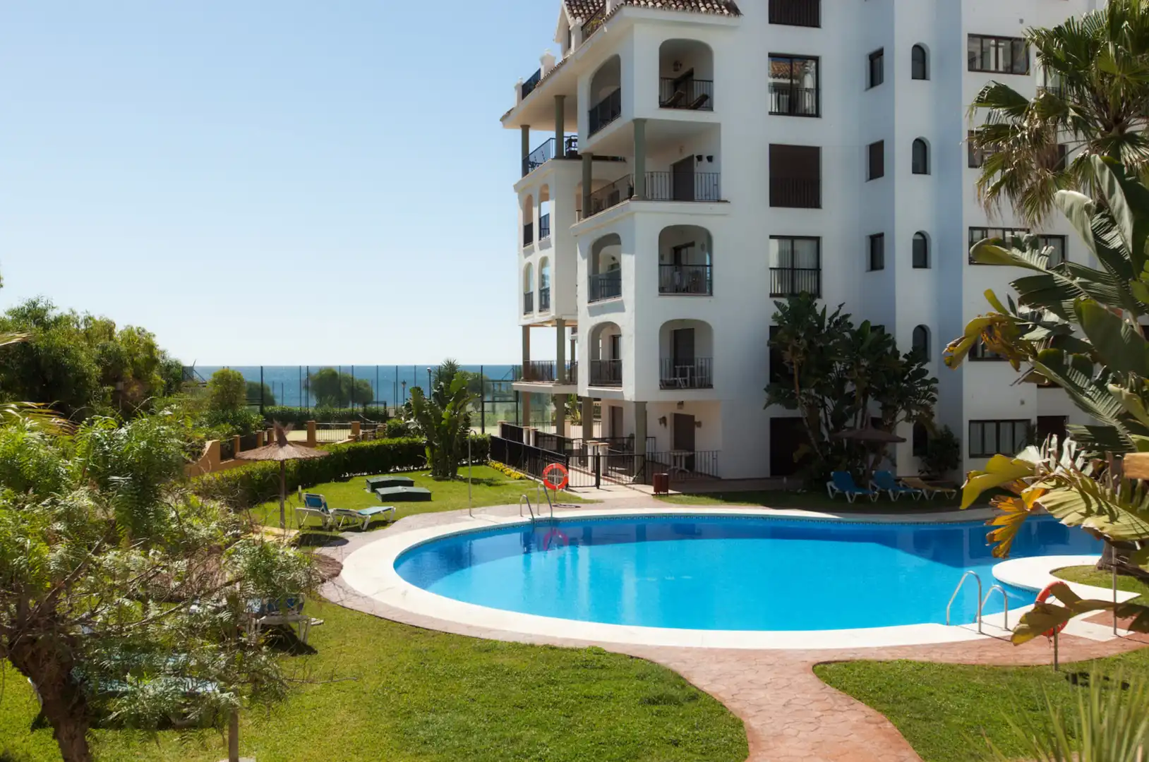 Apartment with terrace for sale in Puerto de la Duquesa, imagen 3