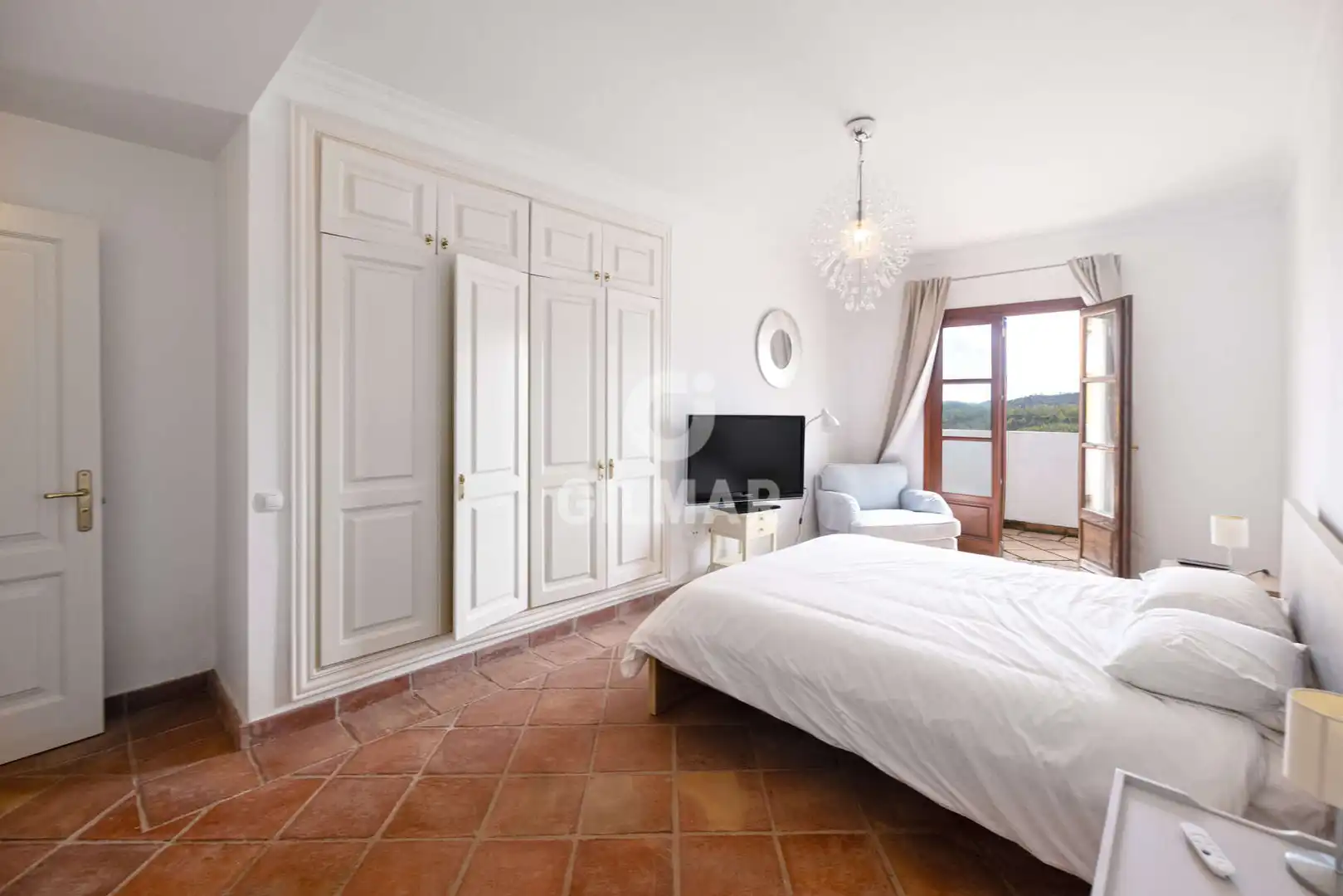 Habitación de Casa adosada en venta en Benahavís con Calefacción y Piscina