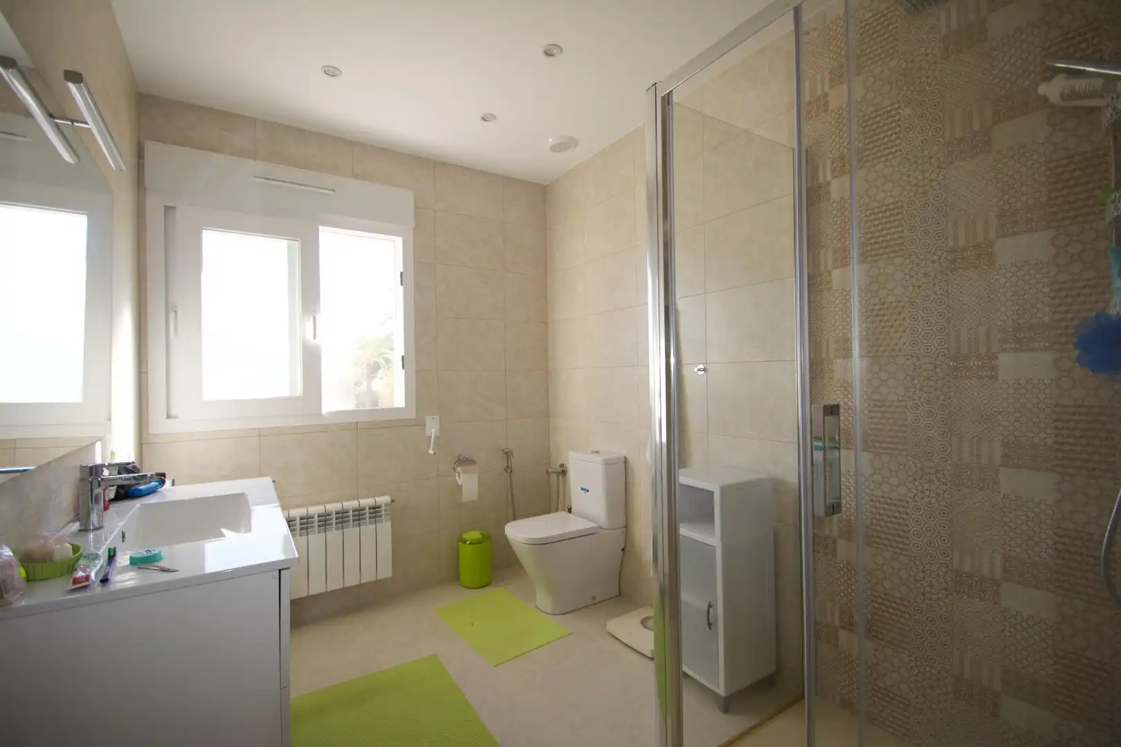 Badezimmer von Haus oder Chalet zum Verkauf in Orihuela mit Klimaanlage, Heizung und Privatgarten