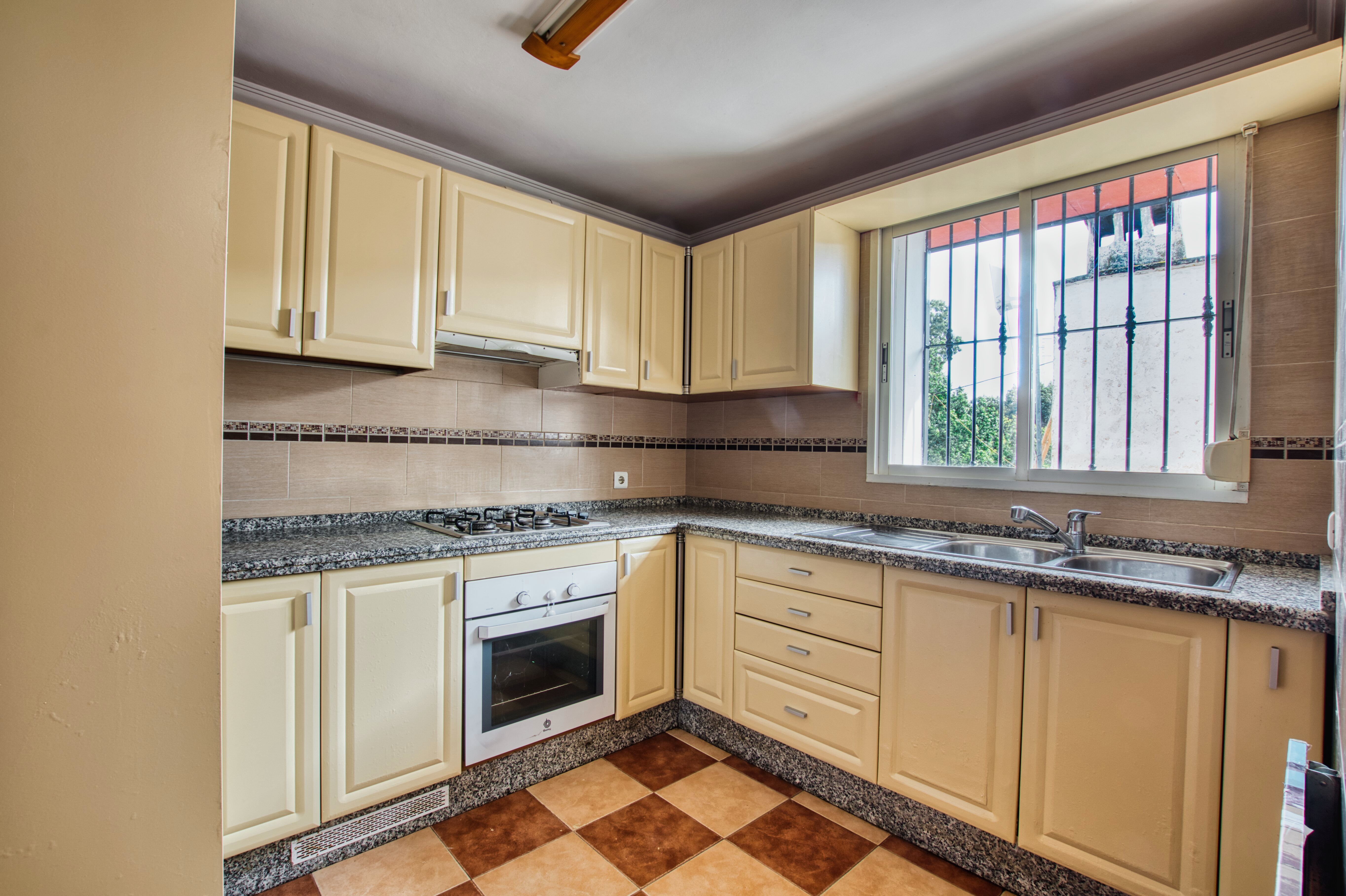 Kitchen of Single-family semi-detached for sale in Vélez-Málaga  with Alarm