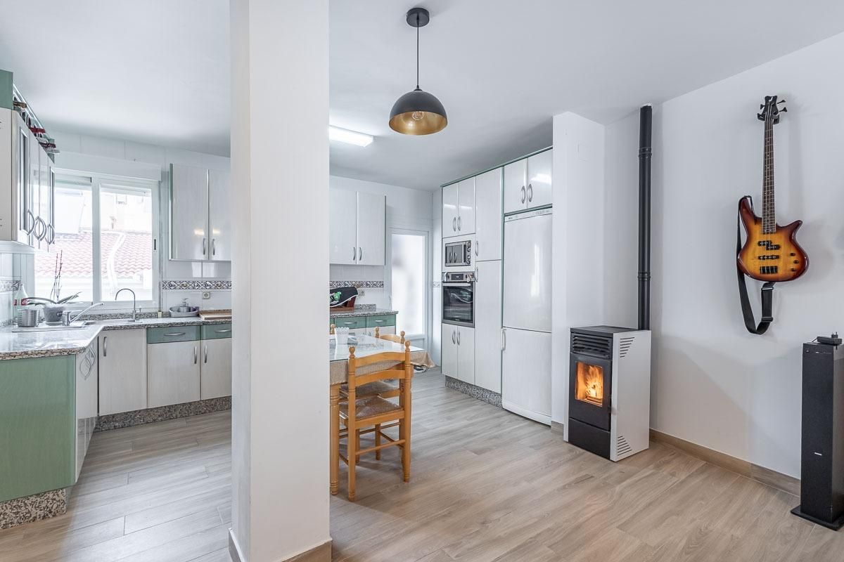Kitchen of Flat for sale in Padul  with Heating and Terrace