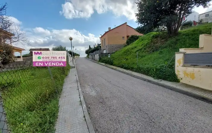Terreno residencial en venta en Carrer Montserrat, imagen 2