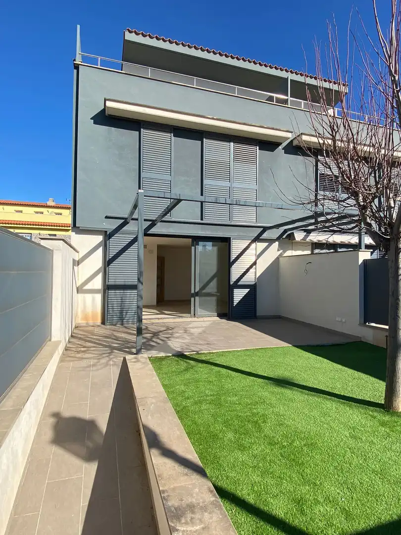 Casa adosada en venta en Carrer dels Prats, 6, Alió