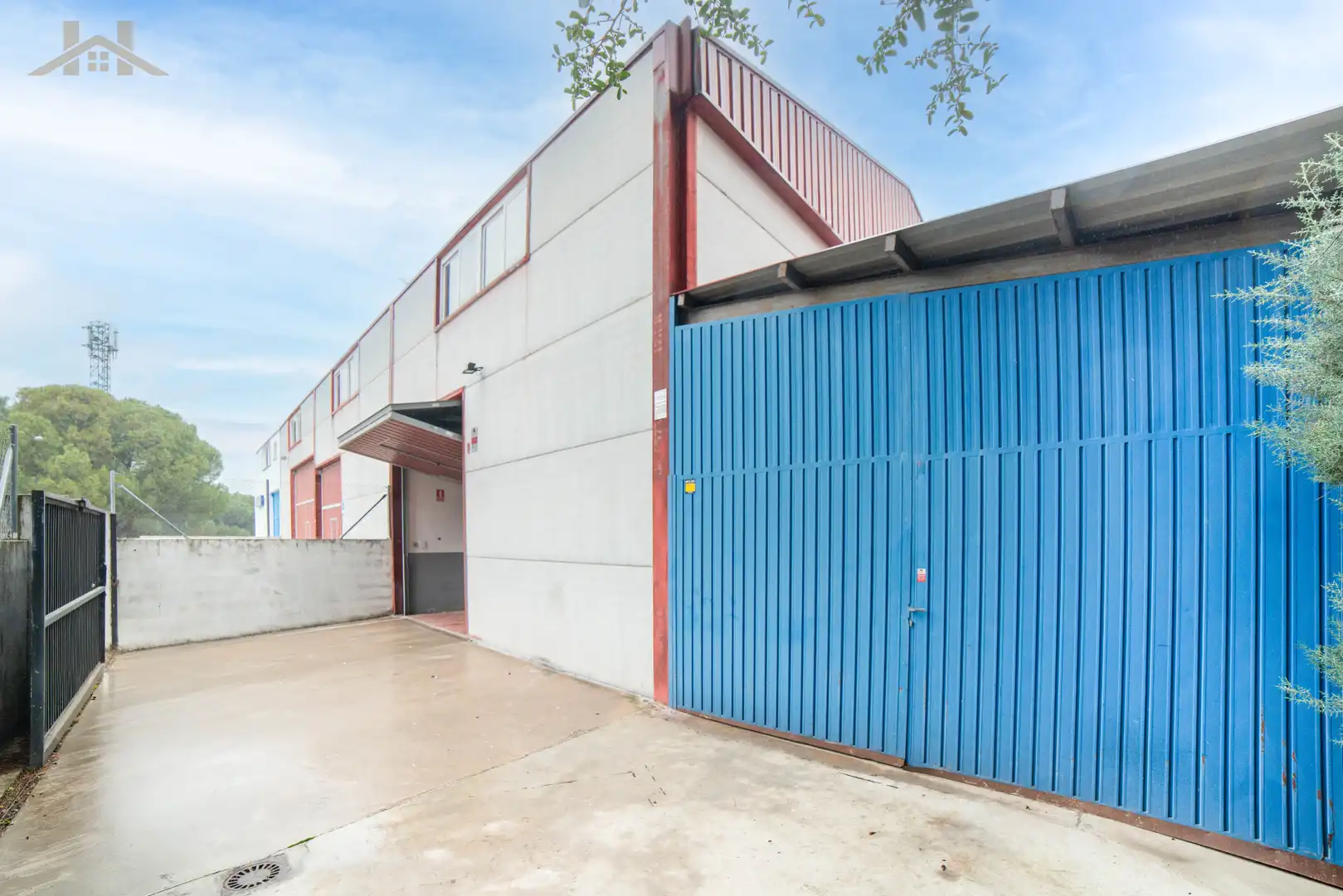 Vista exterior de Nave industrial en venta en Pelayos de la Presa con Alarma
