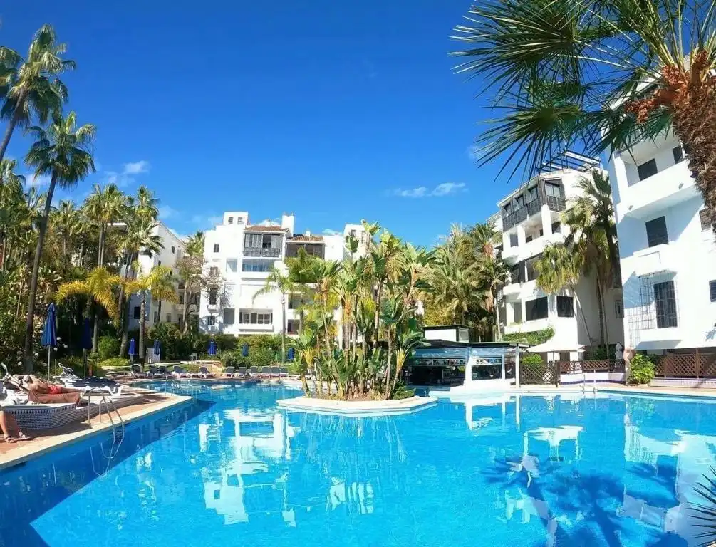 Vista exterior de Apartamento en venta en Marbella con Aire acondicionado, Jardín privado y Terraza