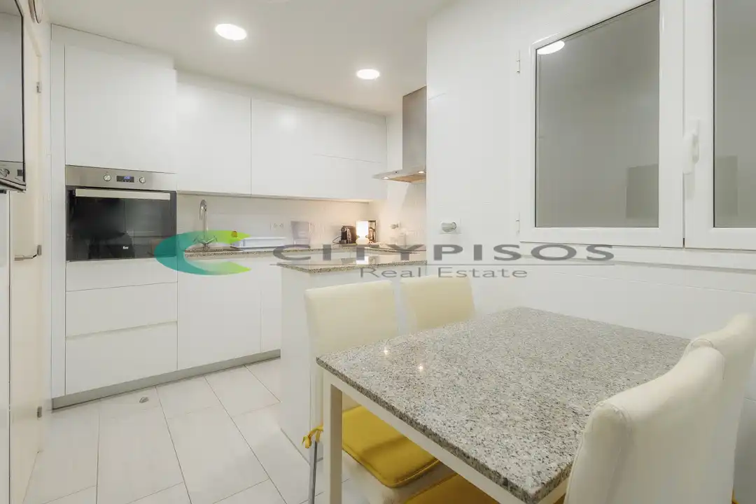 Flat with lift for sale in Avenida de Santiago Rusiñol, imagen 17