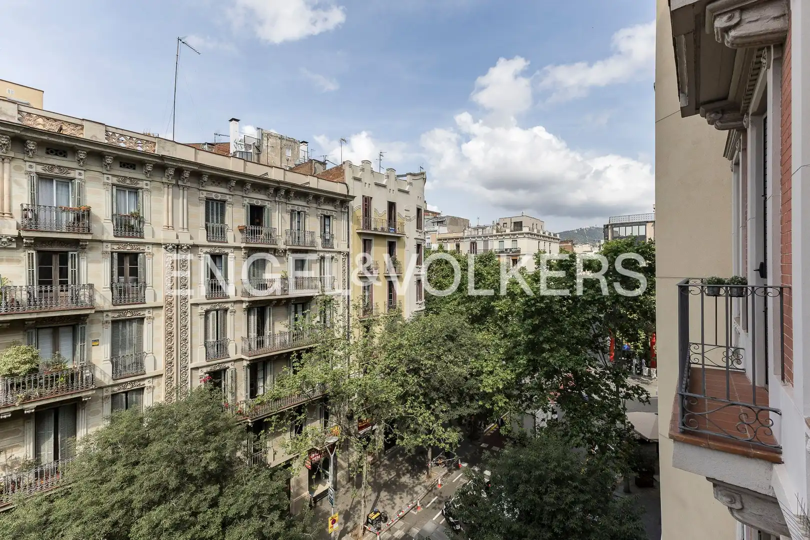 Vista exterior de Pis en venda en Barcelona amb Calefacció i Balcó