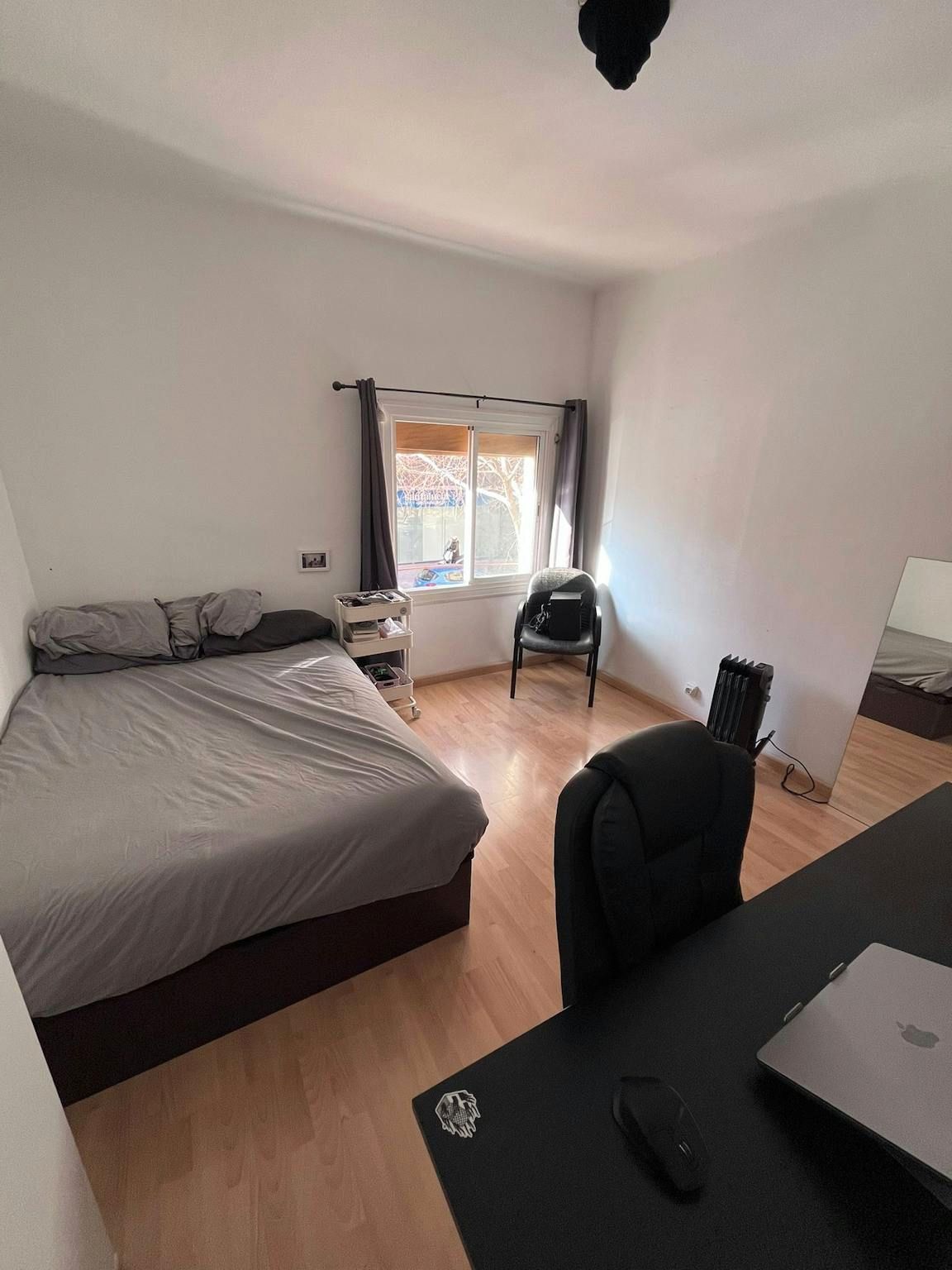 Bedroom of Flat to share in  Barcelona Capital  with Heating and Washing machine