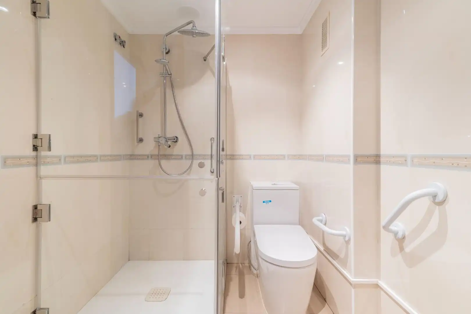 Badezimmer von Wohnung zum Verkauf in Valencia mit Klimaanlage