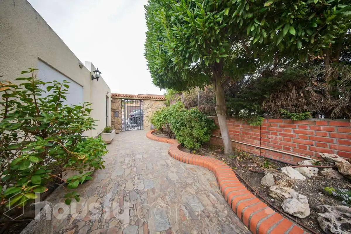 Vista exterior de Casa o xalet en venda en Rivas-Vaciamadrid amb Aire condicionat, Calefacció i Jardí privat