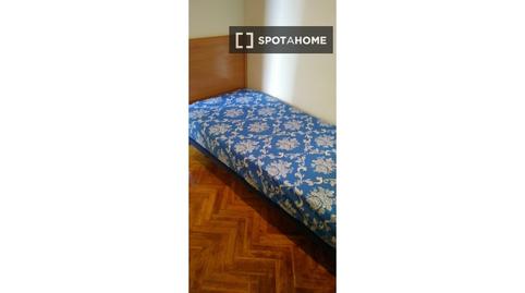 Photo 2 of Flat to share in Rosas - Musas, Madrid