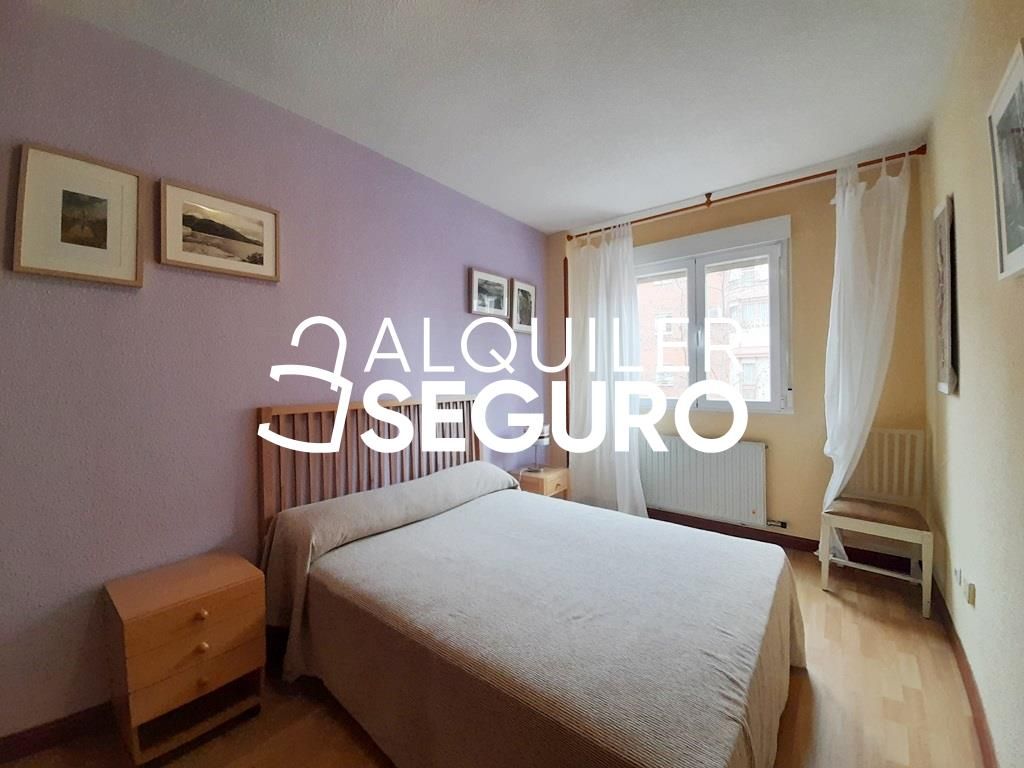 Bedroom of Flat to rent in  Madrid Capital  with Heating, Storage room and Furnished