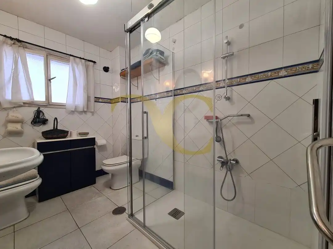 Bathroom of Flat for sale in Gijón   with Heating and Balcony