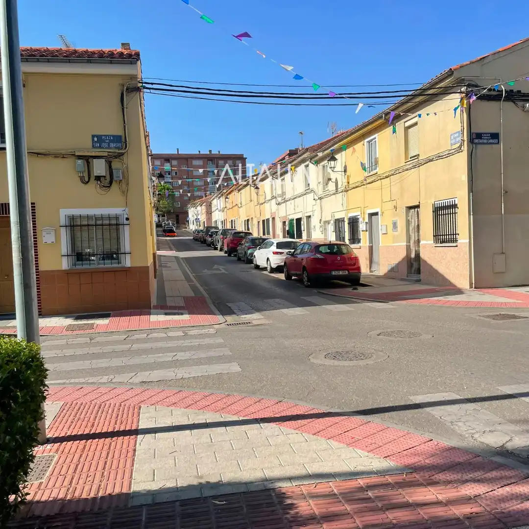 Vista exterior de Casa adosada en venda en Cuenca amb Terrassa